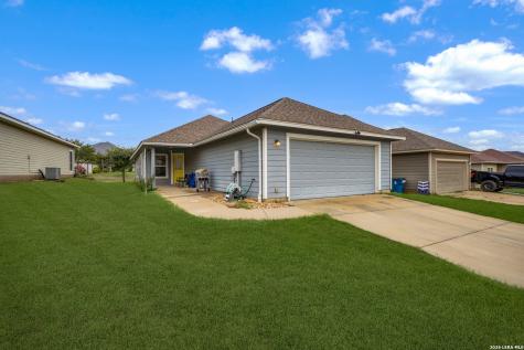 185 Lark Hill Road Floresville TX 78114