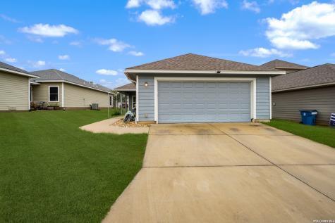 185 Lark Hill Road Floresville TX 78114