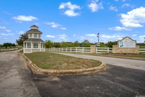 185 Lark Hill Road Floresville TX 78114