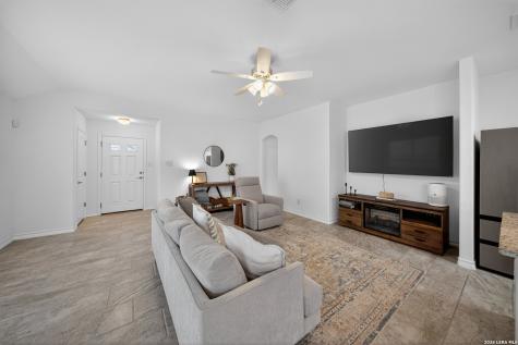 185 Lark Hill Road Floresville TX 78114