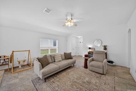185 Lark Hill Road Floresville TX 78114