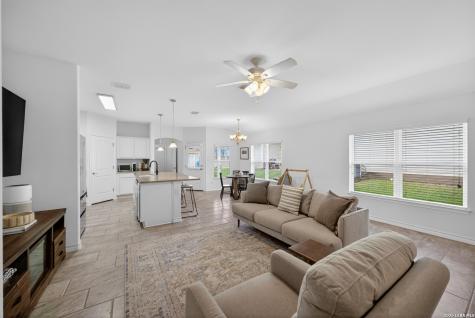 185 Lark Hill Road Floresville TX 78114