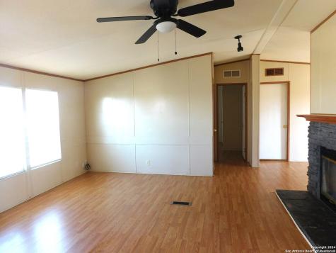 110 Crestfield Drive Pleasanton TX 78064