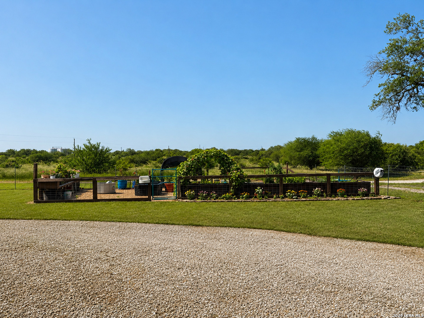 759 Cr 216 Hobson TX 78117