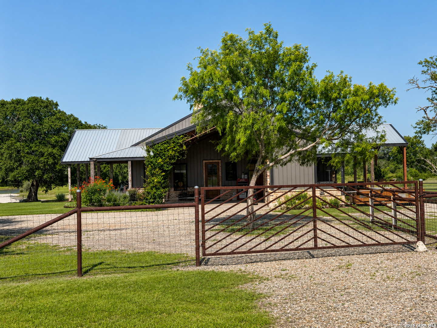 759 Cr 216 Hobson TX 78117