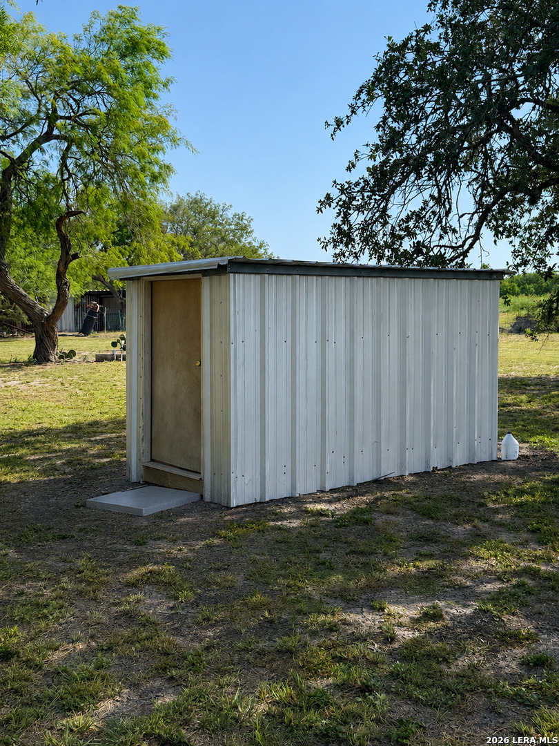759 Cr 216 Hobson TX 78117