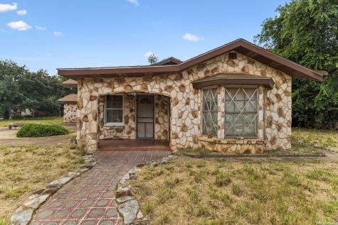 149 S Woodlawn Street Pearsall TX 78061