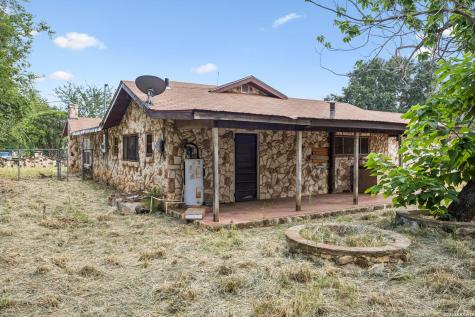 149 S Woodlawn Street Pearsall TX 78061
