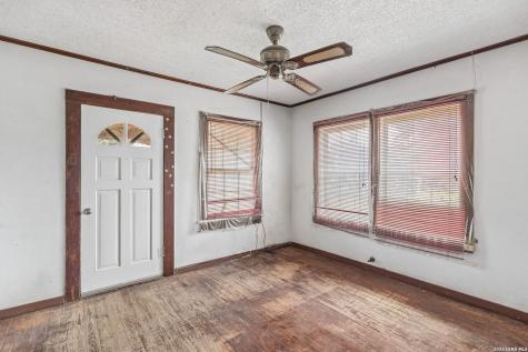 149 S Woodlawn Street Pearsall TX 78061