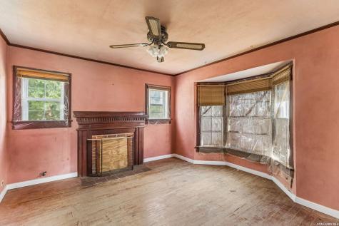 149 S Woodlawn Street Pearsall TX 78061