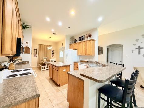 308 Bunker Hill Pleasanton TX 78064