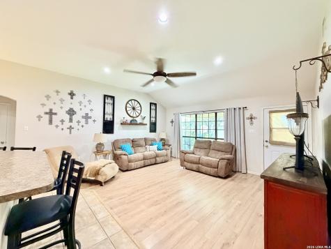 308 Bunker Hill Pleasanton TX 78064