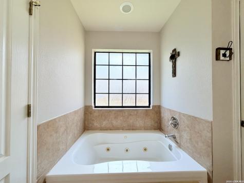 308 Bunker Hill Pleasanton TX 78064