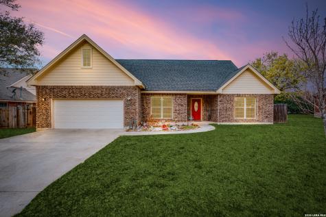 1007 Verbena Loop Floresville TX 78114