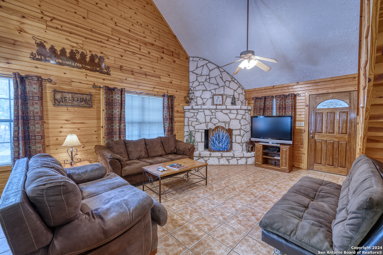 65 Commanche Creek Road Concan TX 78838
