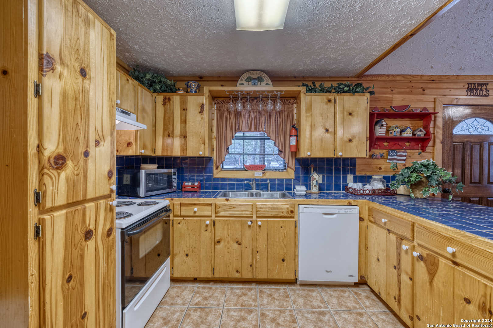 65 Commanche Creek Road Concan TX 78838