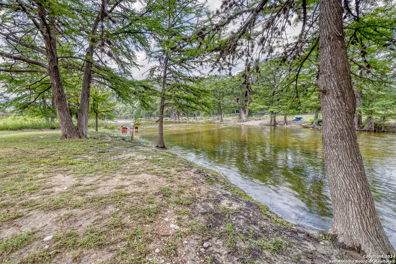 65 Commanche Creek Road Concan TX 78838
