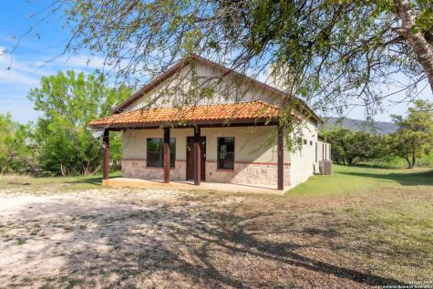 723 Tierra Linda Concan TX 78838