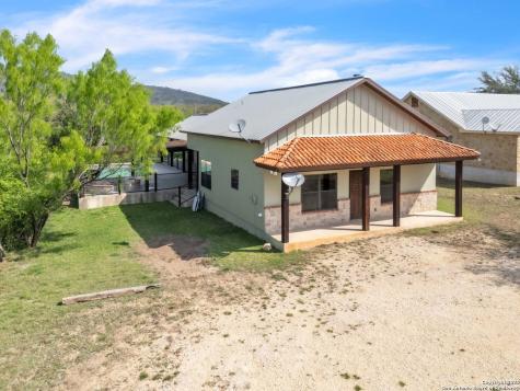 723 Tierra Linda Concan TX 78838