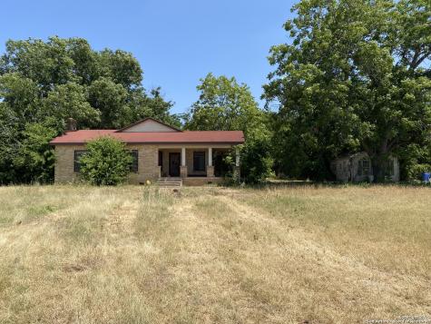 2046 W Kingsbury Street Seguin TX 78155