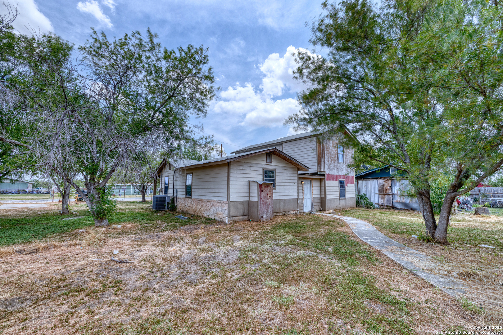 98 Guayacan Carrizo Springs TX 78834