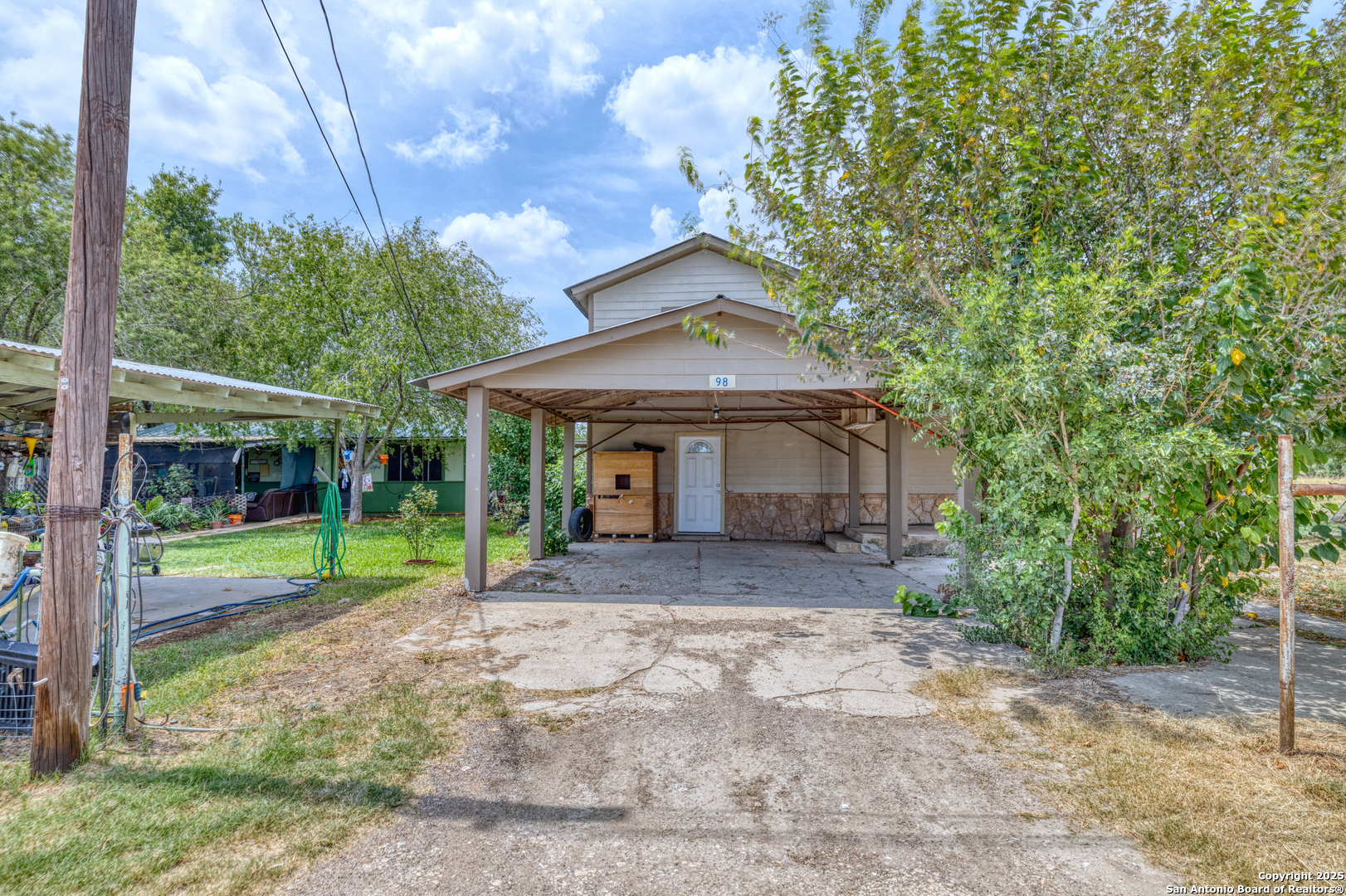 98 Guayacan Carrizo Springs TX 78834