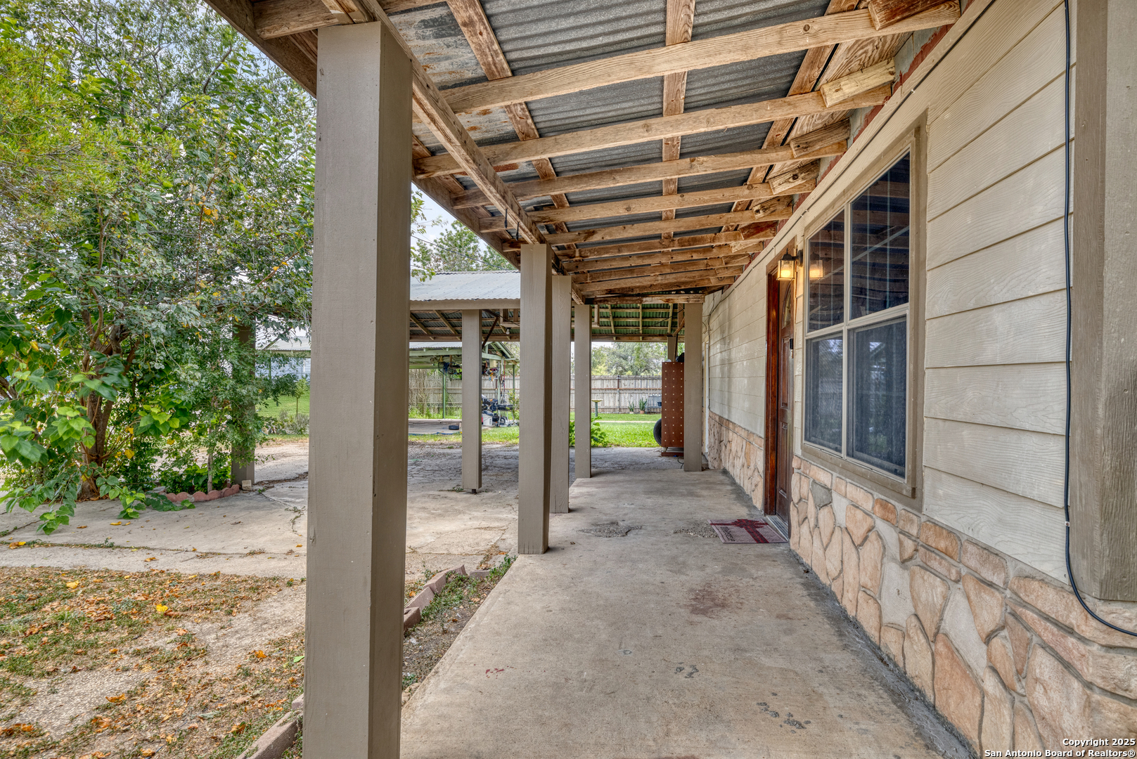 98 Guayacan Carrizo Springs TX 78834