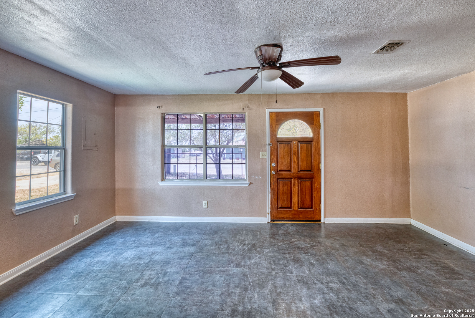 98 Guayacan Carrizo Springs TX 78834