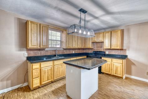 98 Guayacan Carrizo Springs TX 78834