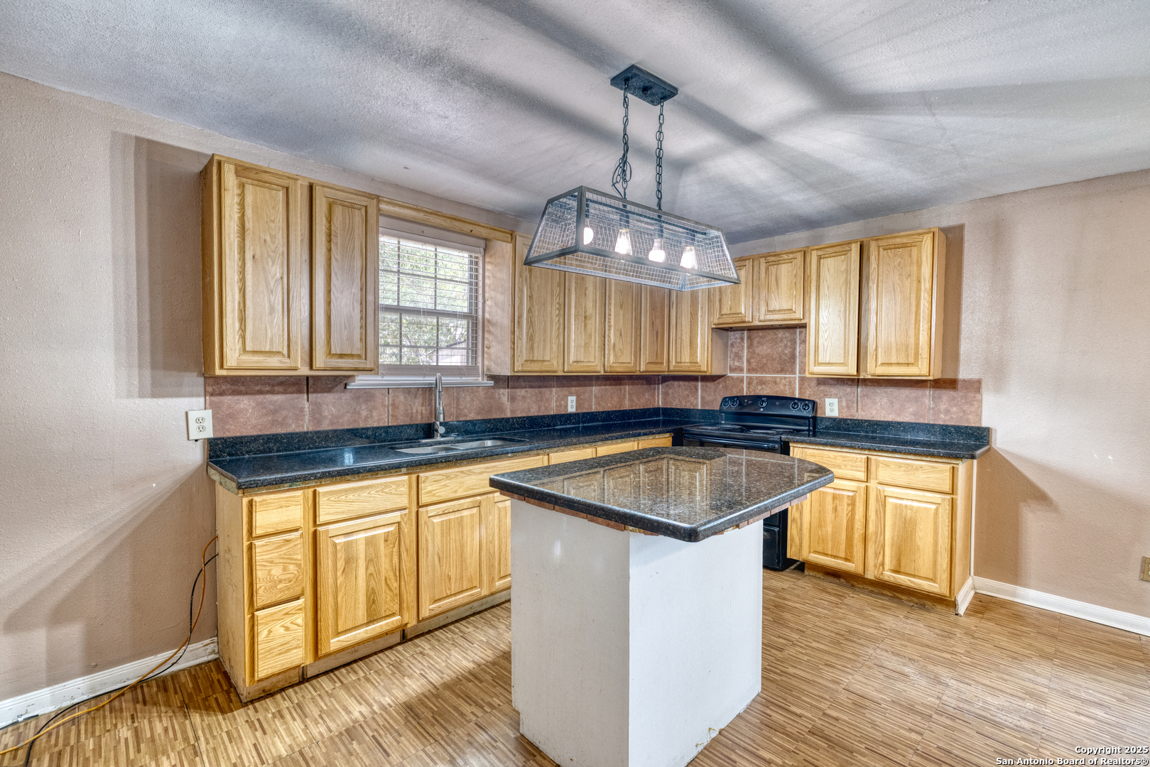 98 Guayacan Carrizo Springs TX 78834