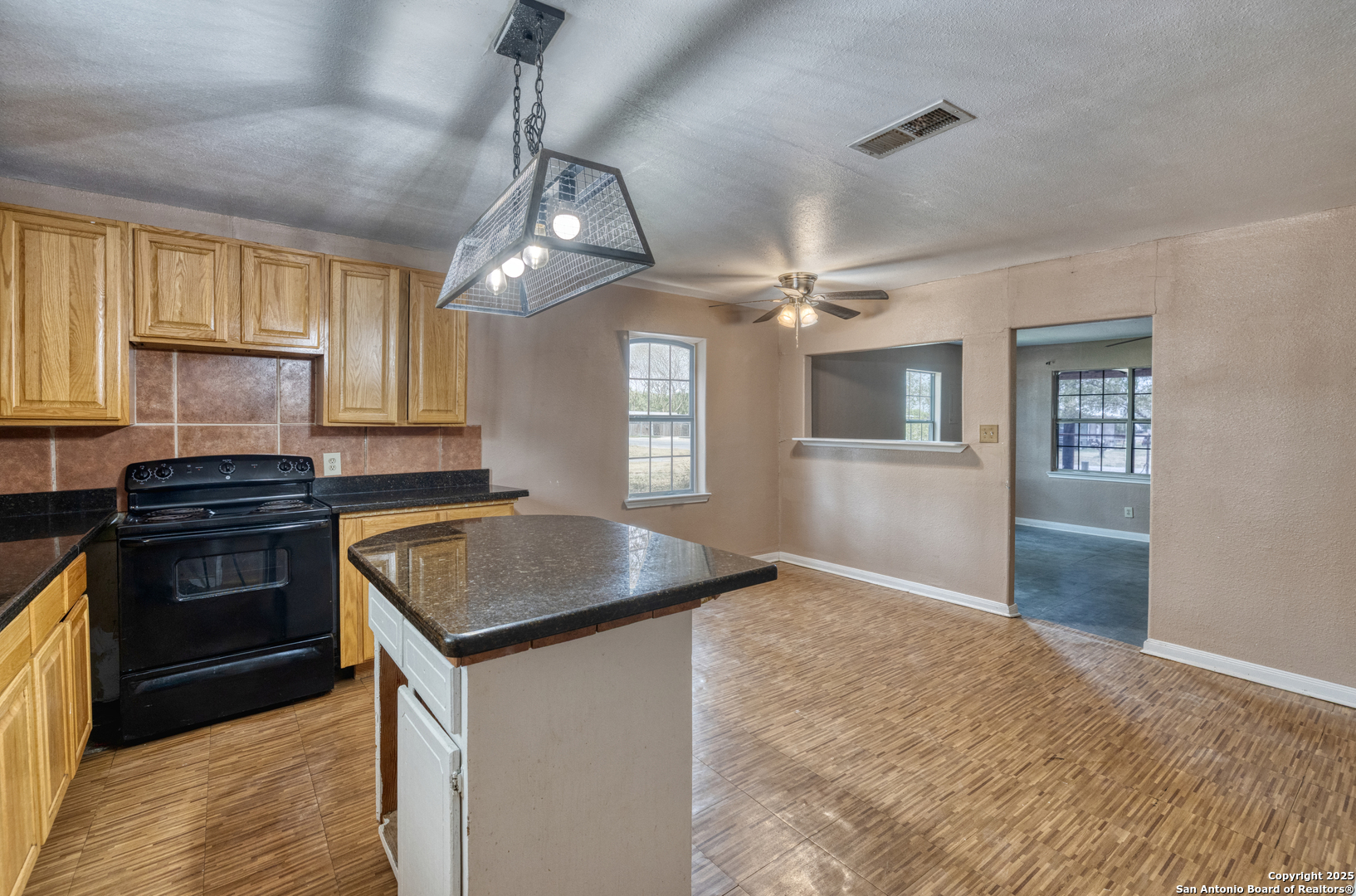 98 Guayacan Carrizo Springs TX 78834