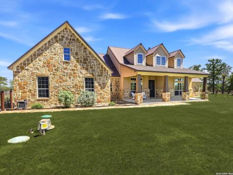 1211 Copperhead Road Seguin TX 78155