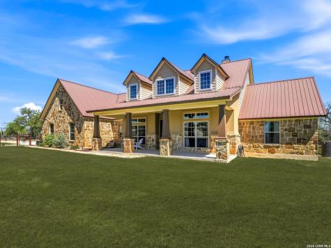 1211 Copperhead Road Seguin TX 78155