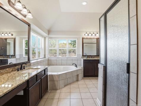 1211 Copperhead Road Seguin TX 78155