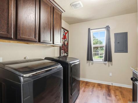 1211 Copperhead Road Seguin TX 78155