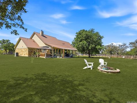 1211 Copperhead Road Seguin TX 78155