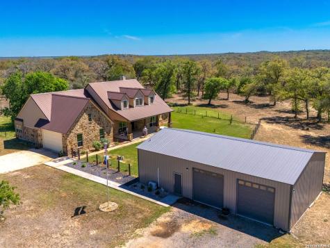 1211 Copperhead Road Seguin TX 78155