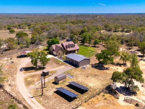 1211 Copperhead Road Seguin TX 78155