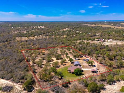 1211 Copperhead Road Seguin TX 78155