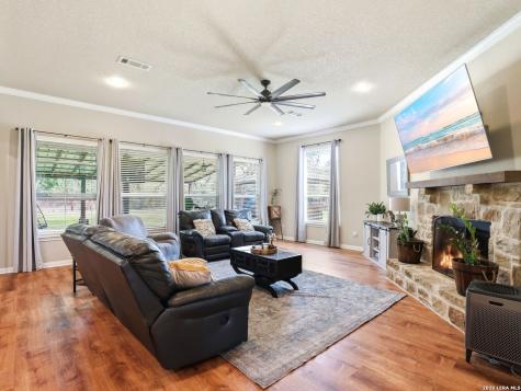 1211 Copperhead Road Seguin TX 78155