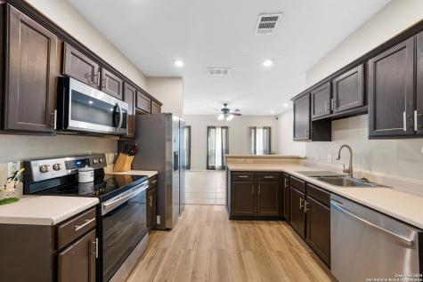 144 Whitewing Way Floresville TX 78114