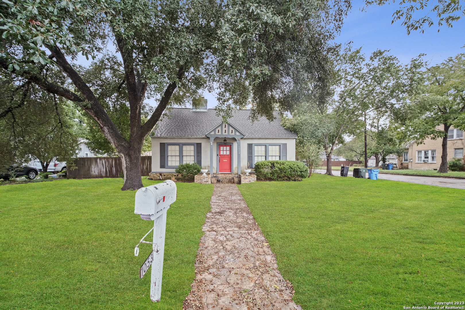 1053 E College Street Seguin TX 78155
