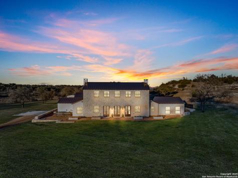 130 Overlook Drive Fredericksburg TX 78624