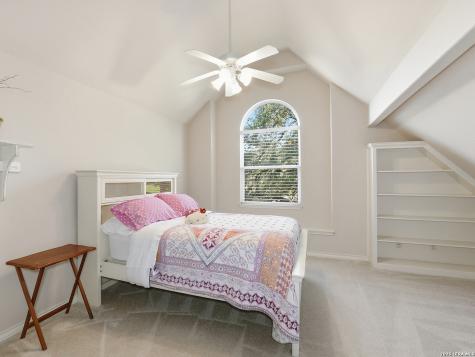 1806 Far Niente San Antonio TX 78258