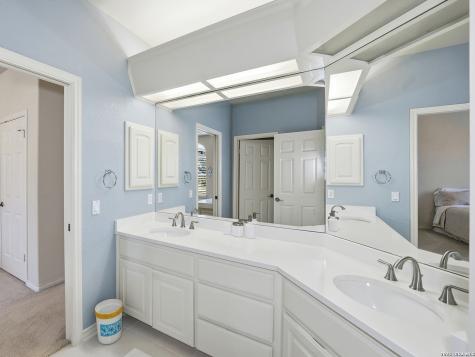 1806 Far Niente San Antonio TX 78258