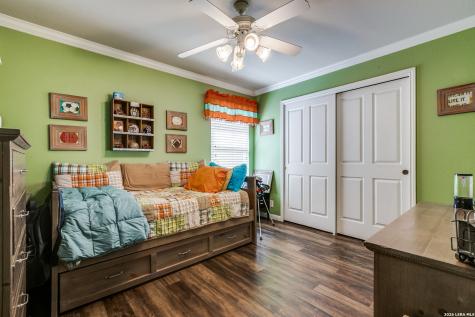 1015 Magnolia Bend San Antonio TX 78251