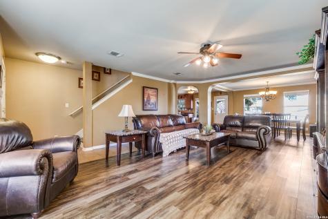 1015 Magnolia Bend San Antonio TX 78251