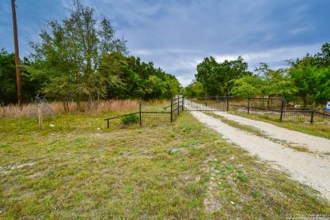 312 Lakeside Drive Lakehills TX 78063