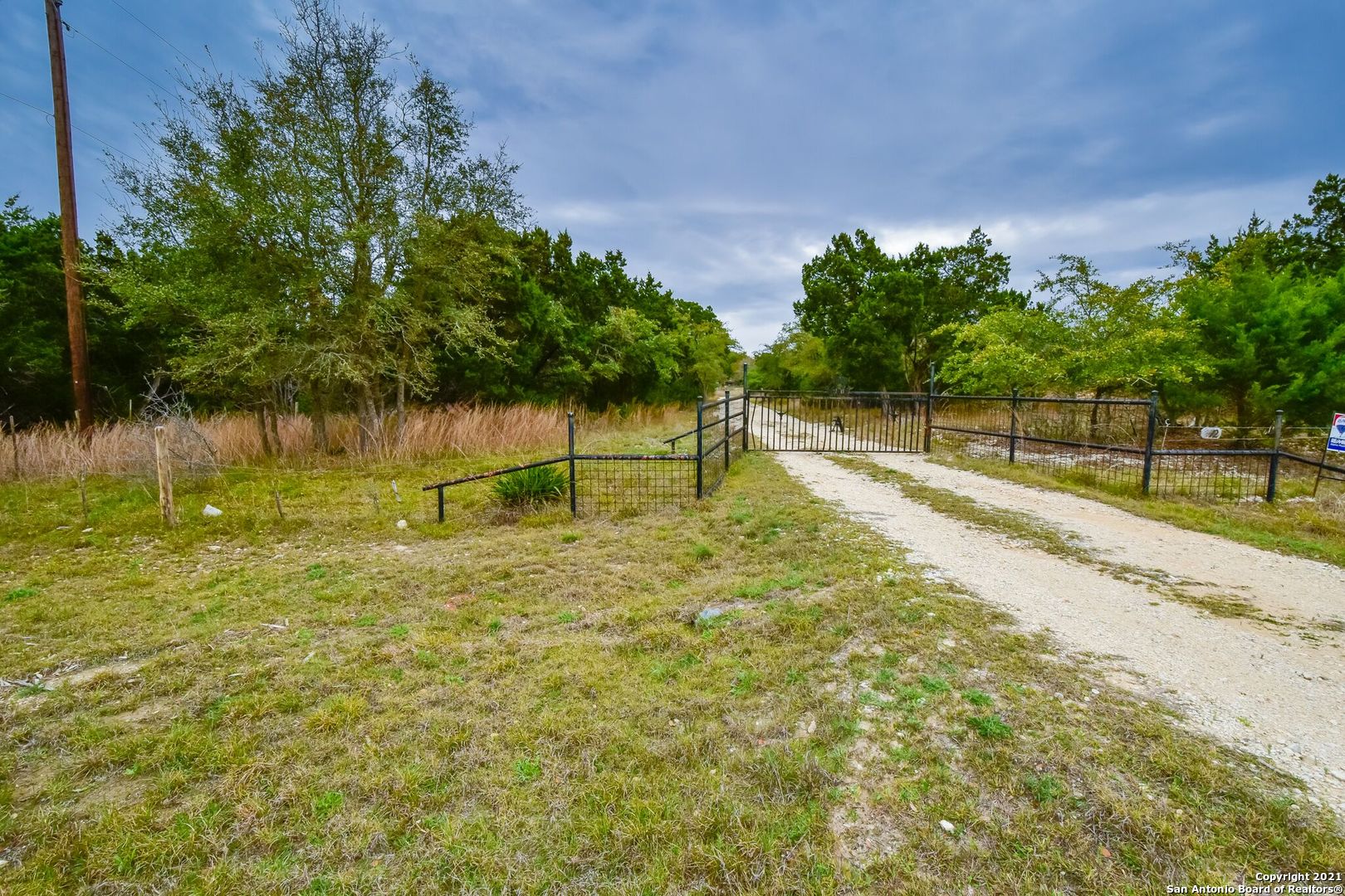 312 Lakeside Drive Lakehills TX 78063