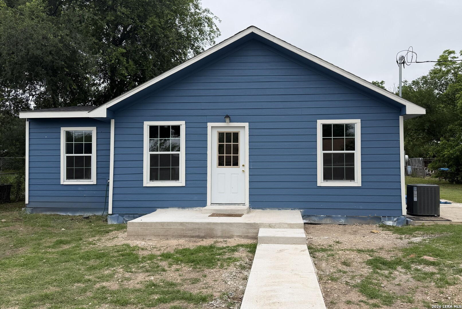 108 W Knippa Street Uvalde TX 78801